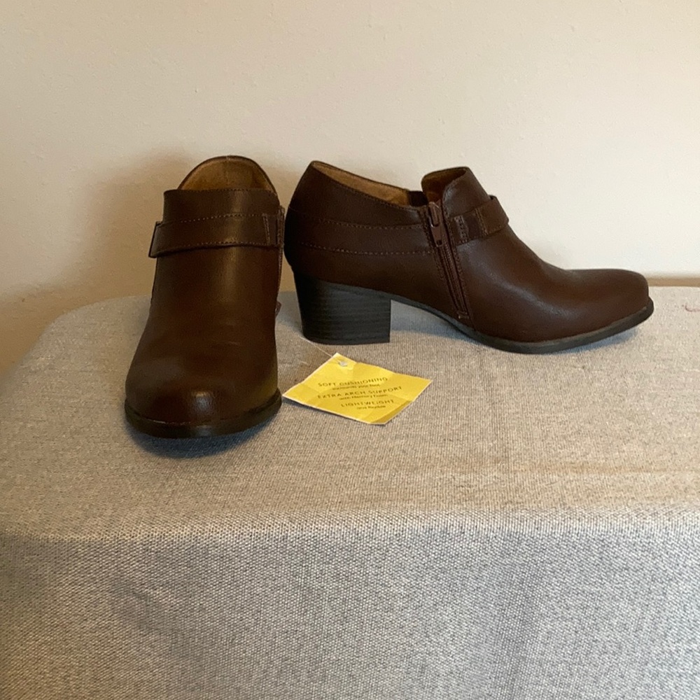 NWT 8 1/2 Brown Side Zip Natural Soul Ankle Boot W/ Cushion & Memory Foam